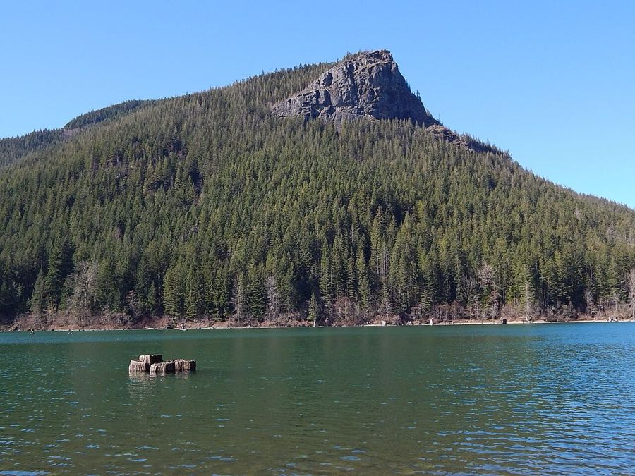 Rattlesnake Ledge above Rattlesnake Lake
