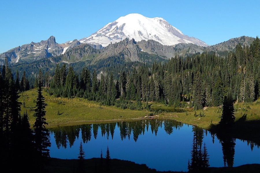 Tipsoo Lake below Mount Rainier